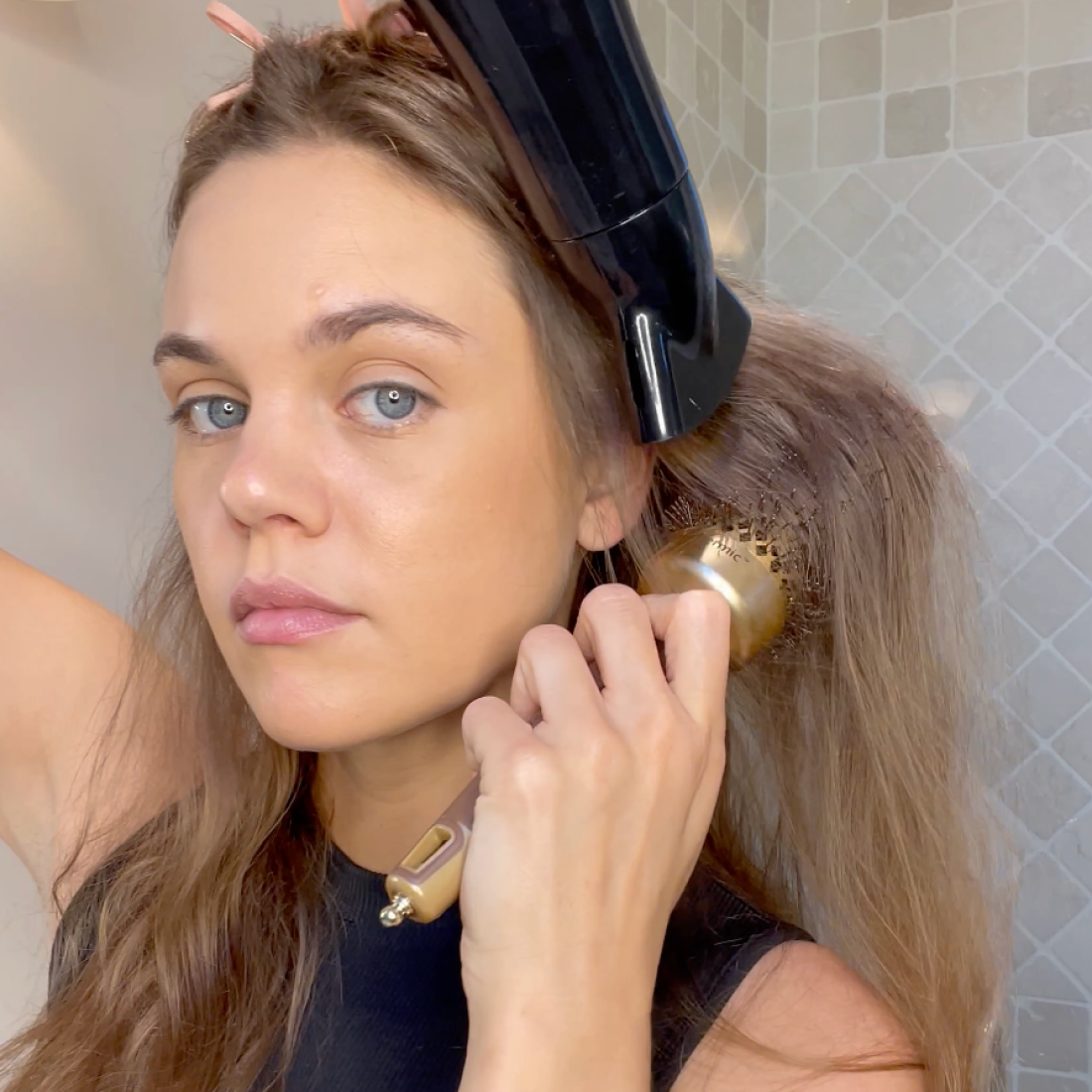<p>¿Quieres un cabello más fuerte y resistente al daño térmico?
Kertox incrementa hasta un 53% la resistencia de tu cabello al calor de secadores y planchas.</p><p>La combinación de colágeno y nutrientes esenciales fortalece las fibras capilares, dándote un cabello más firme y elástico casi al instante.</p><p></p>