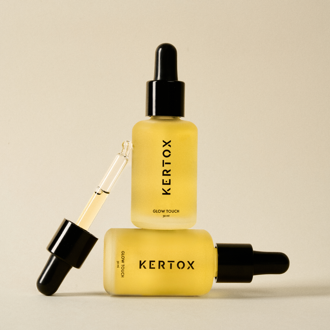 <p><strong>Kertox Glow</strong>Touch te dá tudo em um único passo. Sua fórmula leve é absorvida sem deixar sensação oleosa e transforma instantaneamente a aparência do seu cabelo.</p>